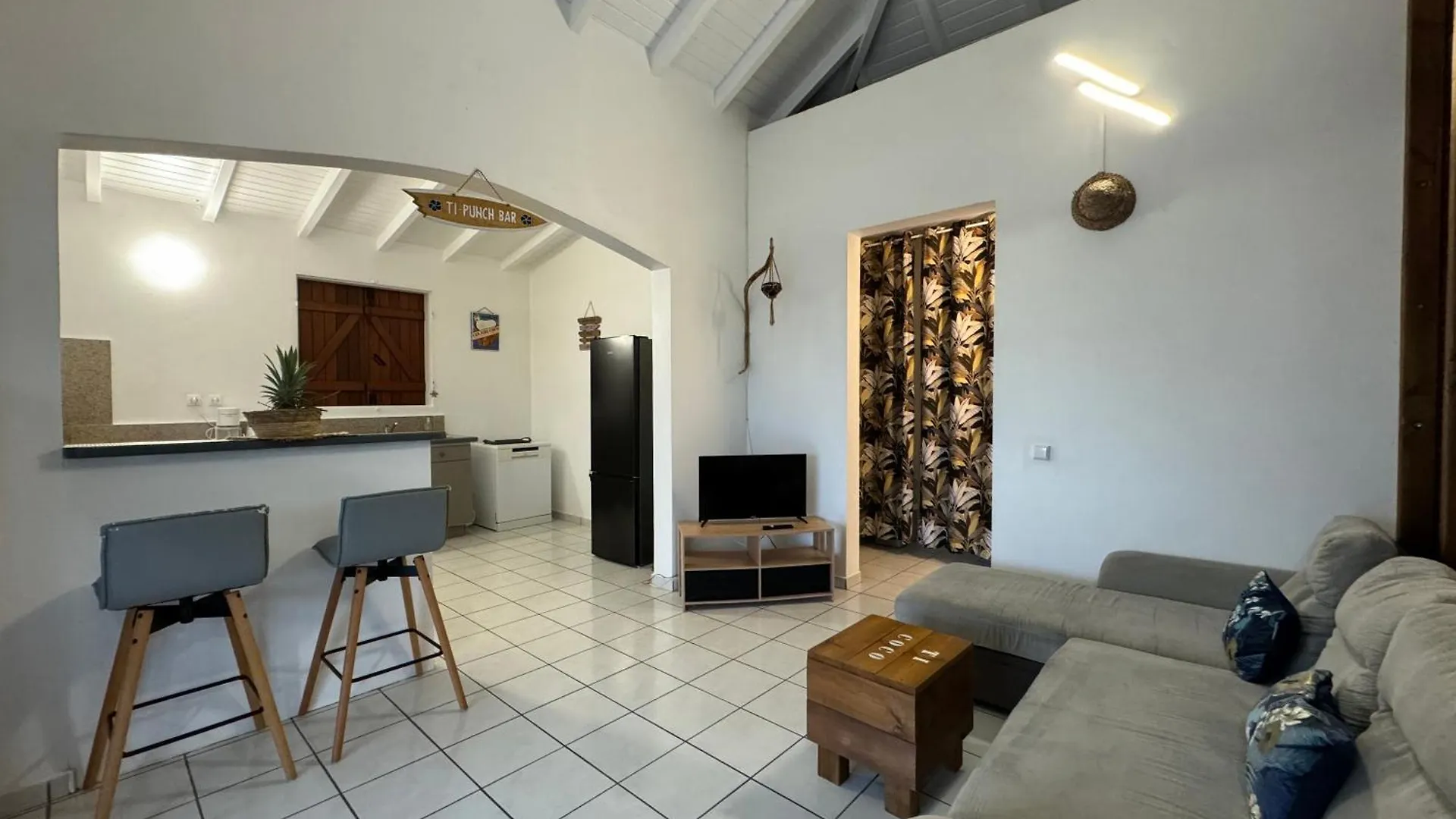 Ferienhaus Ti-Coco Lodge - Calme Spacieux Vue Nature Proche Commerces Plages Sainte-Anne